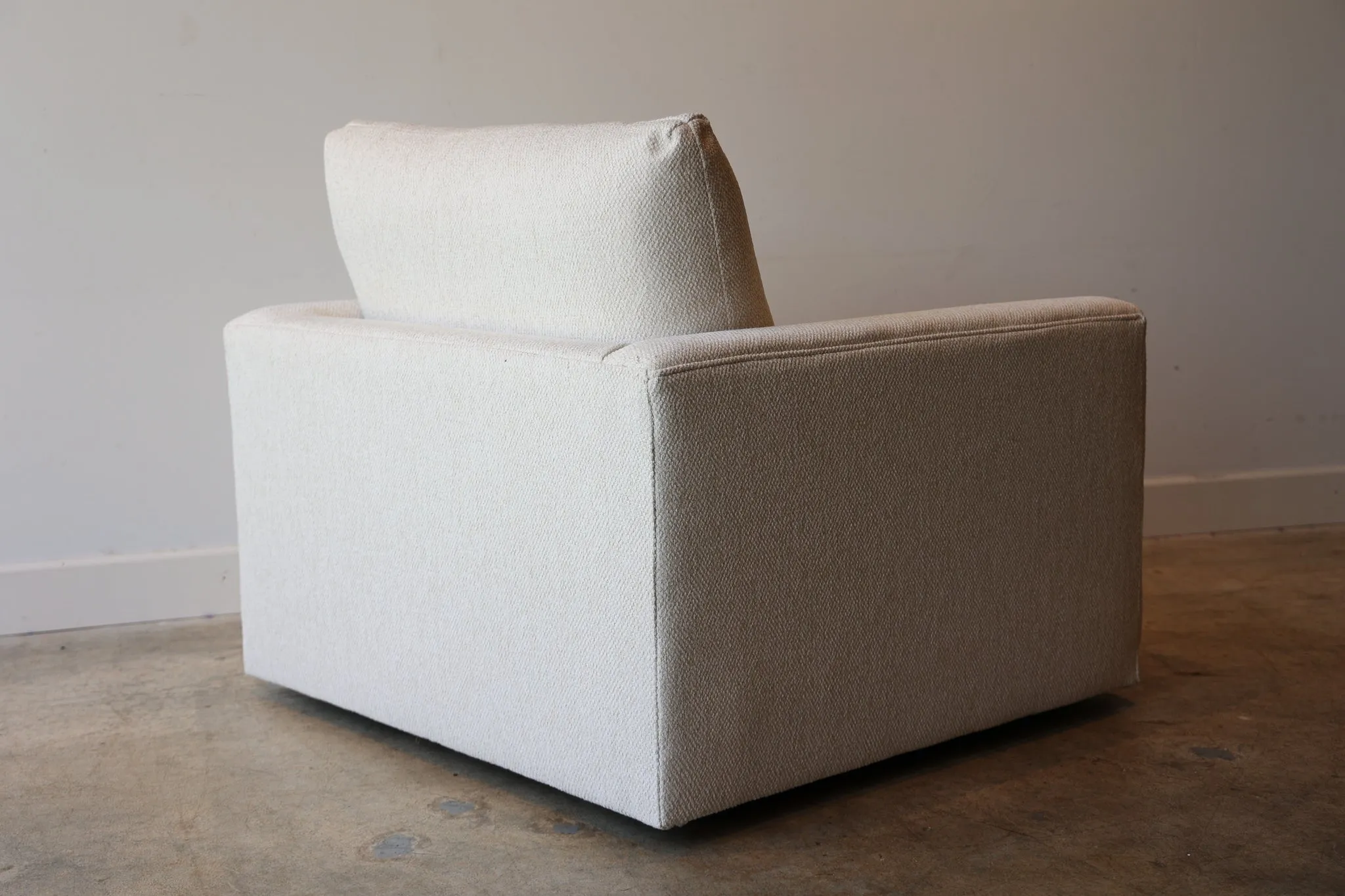 Allure Dreamy Swivel Chair