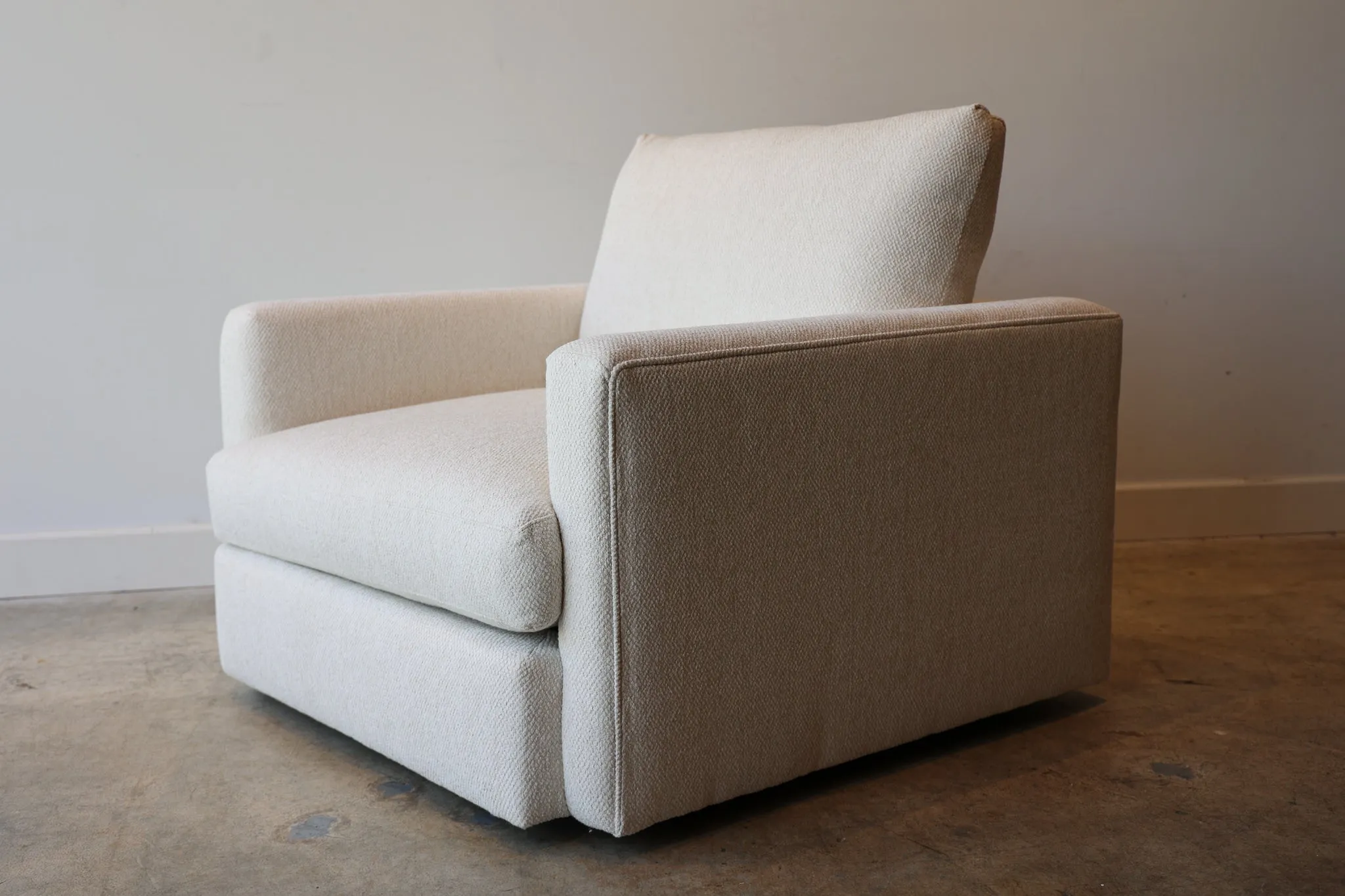 Allure Dreamy Swivel Chair