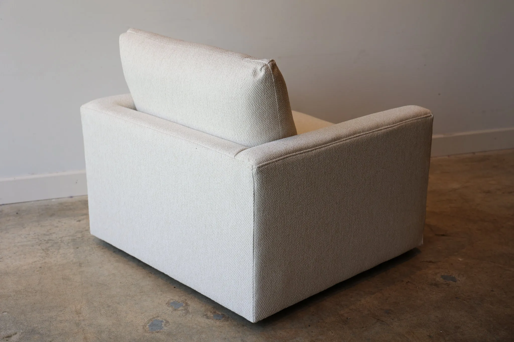 Allure Dreamy Swivel Chair